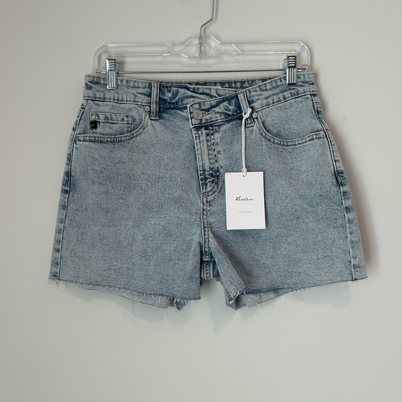 NWT KanCan Size 4 Light Stone Cut Off Denim Shorts - Picture 1 of 2